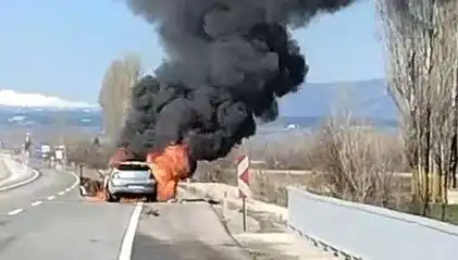 Kütahya'da Seyir Halindeki Otomobil Kısa Sürede Alev Alev Yandı