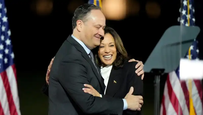 Trump, Kamala Harris'in Eşini Görevden Almaktan Çekinmedi!