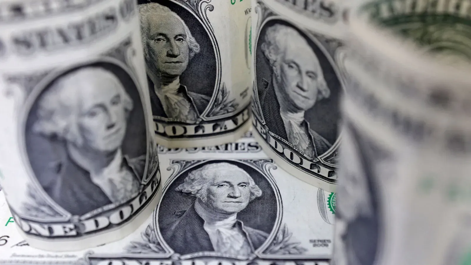 Dolar Zirveden Geri Çekildi: Merkez Bankası Kararı Bekleniyor