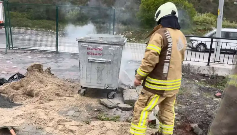 Başakşehir’de Çöp Konteynerinden Yükselen Dumanlar, Kimyasal Madde Panik Yarattı!