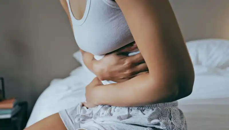 22 Yaşında Bağırsak Kanseri: Gençlerde Belirtileri Görmezden Gelmek Tehlikeli