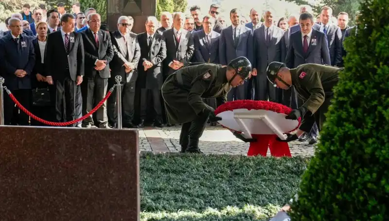 8. Cumhurbaşkanı Turgut Özal, Mezarı Başında Anıldı: Anıları Yeniden Canlandı
