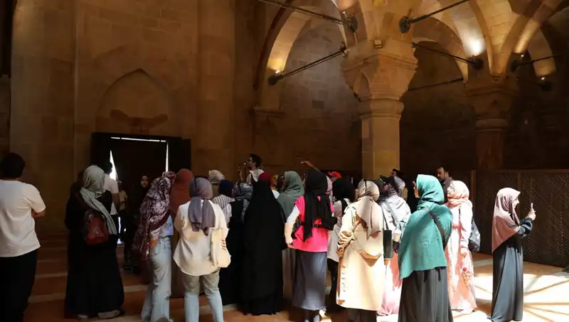 Farklı Dilleriyle Dünyayı Büyüleyen Ve Olumsuz Etkileyen Eşsiz Bir Hazine