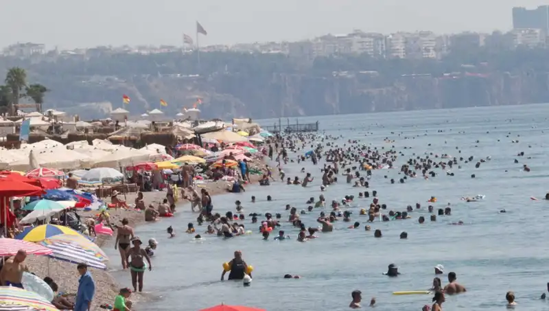Antalya’nın Sıcak Denizinde Yaz Keyfini Yaşayın!