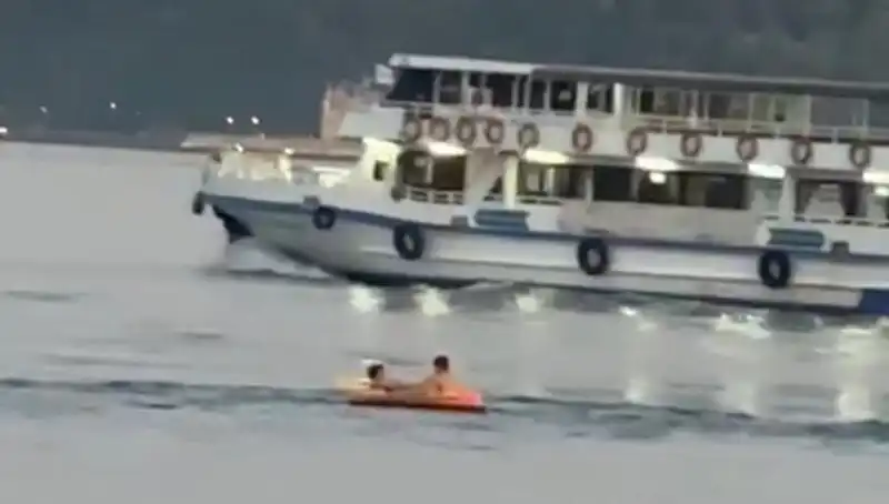 Sarıyer Sahilinde Şaşırtıcı Anlar: İki Küçük Çocuğun Botla Denize Açılması