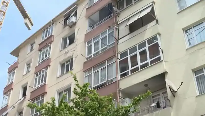 İstanbul'da Kolonları Patlayan Site Acil Tahliye Ediliyor: 96 Daire Tehlikede!