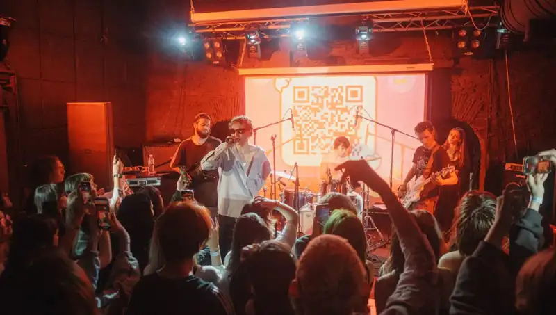 Savaşın Ortasında Sanat: Şehrin Ayrı Noktalarında Saldırı ve Konser
