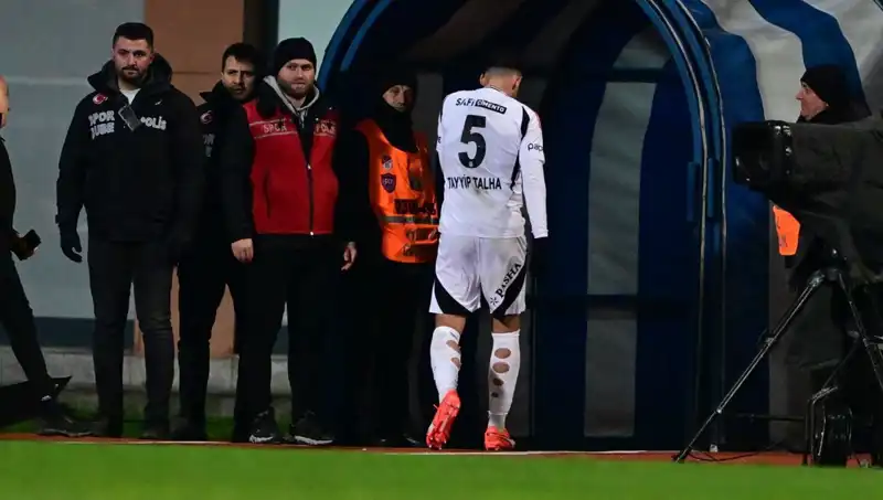 Beşiktaş'ın Genç Yıldızı Tayyip Talha'dan Kırmızı Kart Sonrası Özür Mesajı