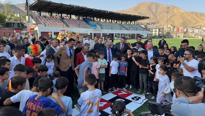 Hakkari'de Coşkulu Anadolu Şenliği: Gelenek ve Modernlik Bir Arada!