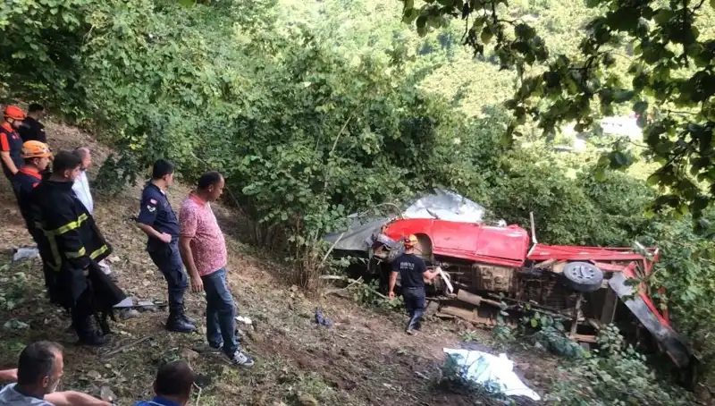 Fındık İşçilerini Taşıyan Araç Kaza Yaptı: Ölü ve Yaralılarla Dolu!