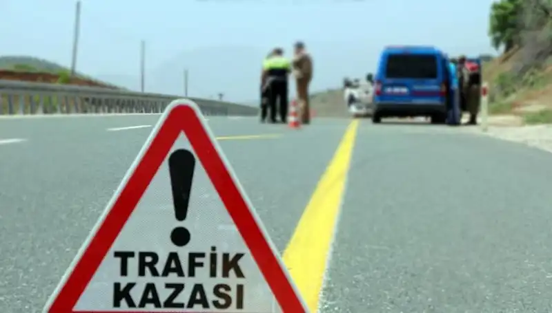Ticari Araç ile Otomobil Çarpıştı: 5 Yaralı, Kazaya Dikkat!