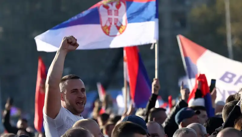 Sırbistan'ı Vermeyiz Mitingi: Kalabalık Destekle Vucic’e Güç Gösterisi!