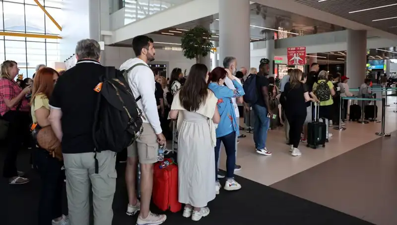 İstanbul Havalimanı'nda Bayram Yoğunluğu: 1.642 Uçuş Hazırlığı!