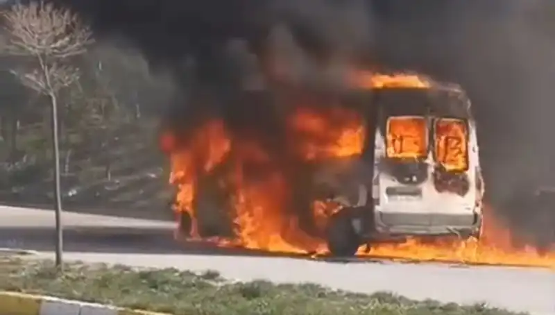 Havalimanı Personel Servisi Korkunç Yangında Alev Alev Yandı!