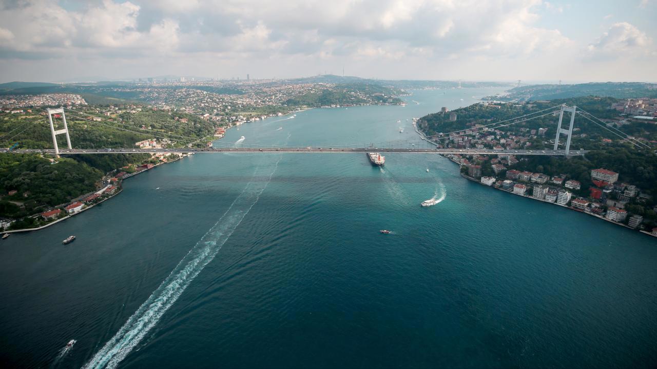 İstanbul Boğazı'nda Gemi Trafiği Yeniden Başladı