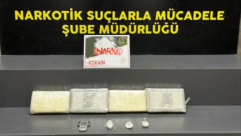 İzmir'de Şok Uyuşturucu Operasyonu: 50 Kilo Narkotik Ele Geçirildi!