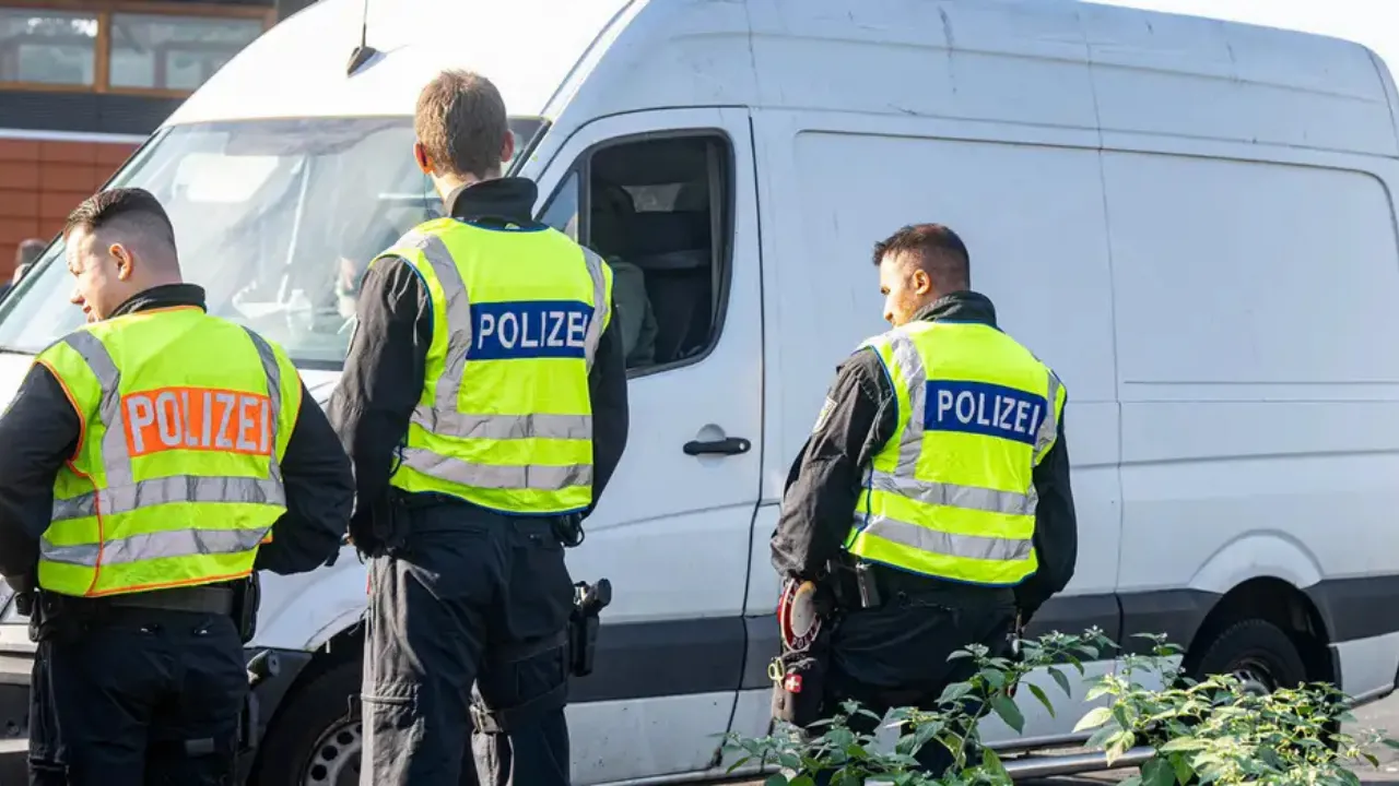 Almanya’da Yeni Sınır Kontrolleri: Binden Fazla Kişi Geri Çevrildi