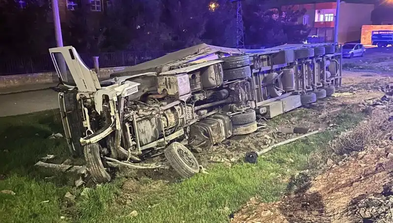 TIR Kazası: Devrilen Araçta 6 Kişi Yaralandı, Olayın Sebepleri Nedir?