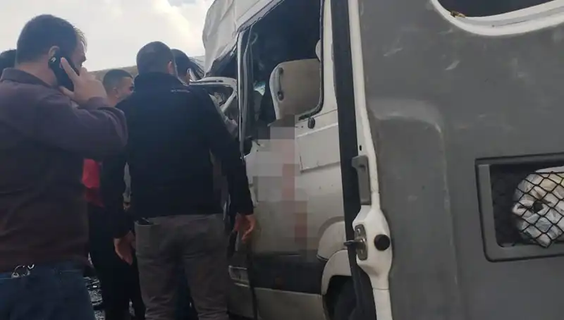 Van'da Feci Trafik Kazası: 6 Kişi Hayatını Kaybetti, 8 Yaralı