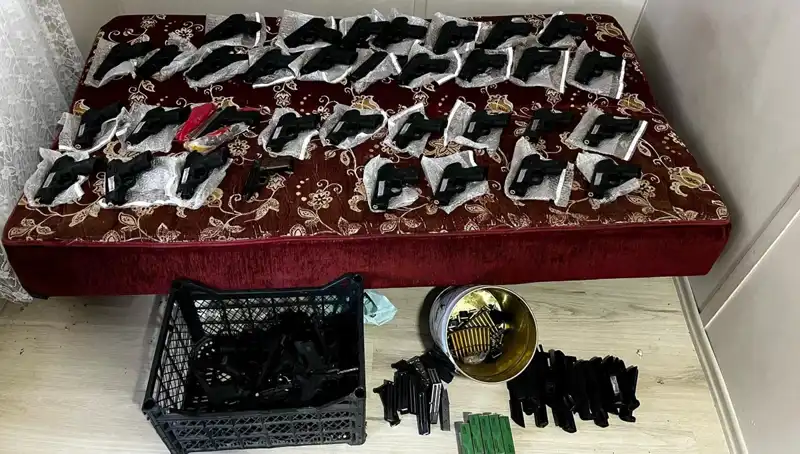 Gaziantep’te Şok! 45 Silah ve El Bombası Ele Geçirildi