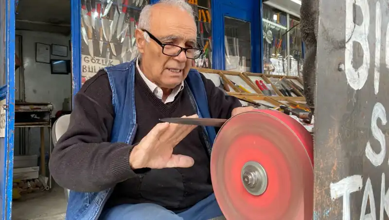 81 Yaşındaki Erhan Amca, Tutkusunu Terk Etmiyor: "Bu Bir Keyif İşi!"