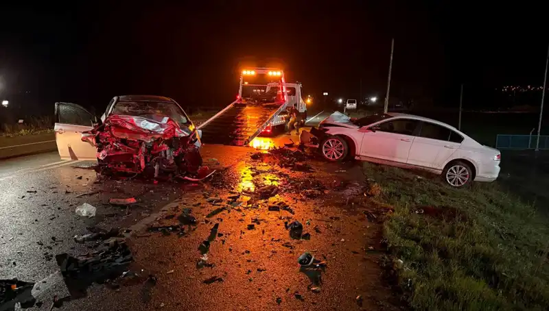 Çanakkale'de Feci Trafik Kazası: 3 Can Gitti, 1 Yaralı