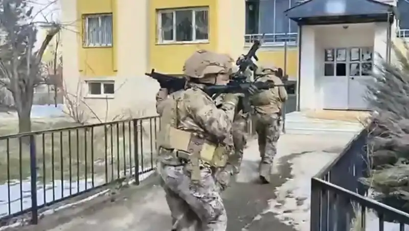 Bingöl'de DAEŞ Operasyonunda Yakalanan 3 Şüpheliye Tutuklama Şoku