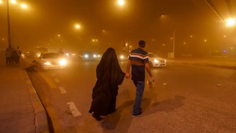 Irak'ta Kum Fırtınası: Havalimanları Kapatıldı, Sağlık Krizi Baş Gösterdi