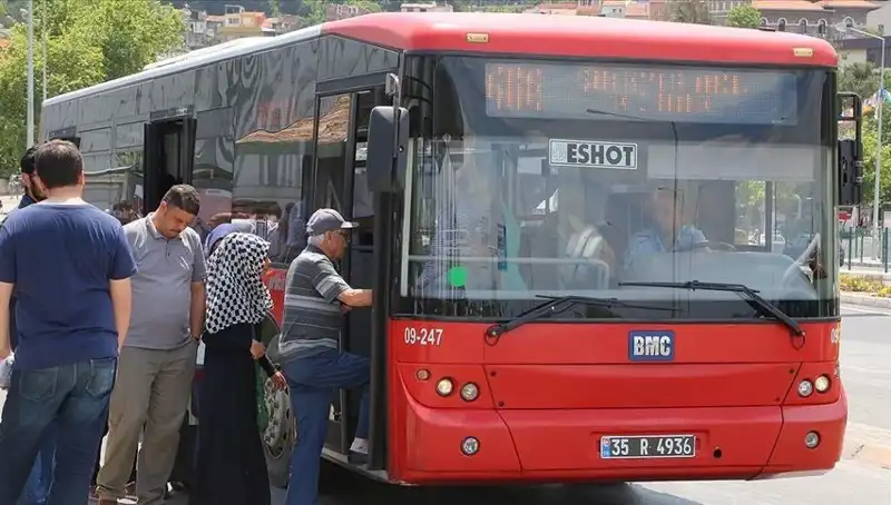 İzmir'de Öğrenci İndirimine 30 Yaş Sınırı Getirildi: Cezalar Açıklandı!