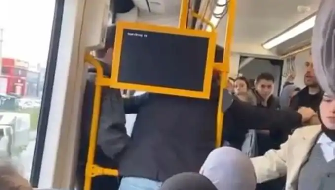 Metroda Sıcak Gelişme: Tekme Tokat Kavga Güvenliği Sarsıyor!
