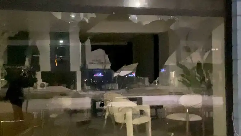 Mobilya Mağazasına Taşlı Saldırı: Olayın Arkasındaki Sebepler ve Sonuçları