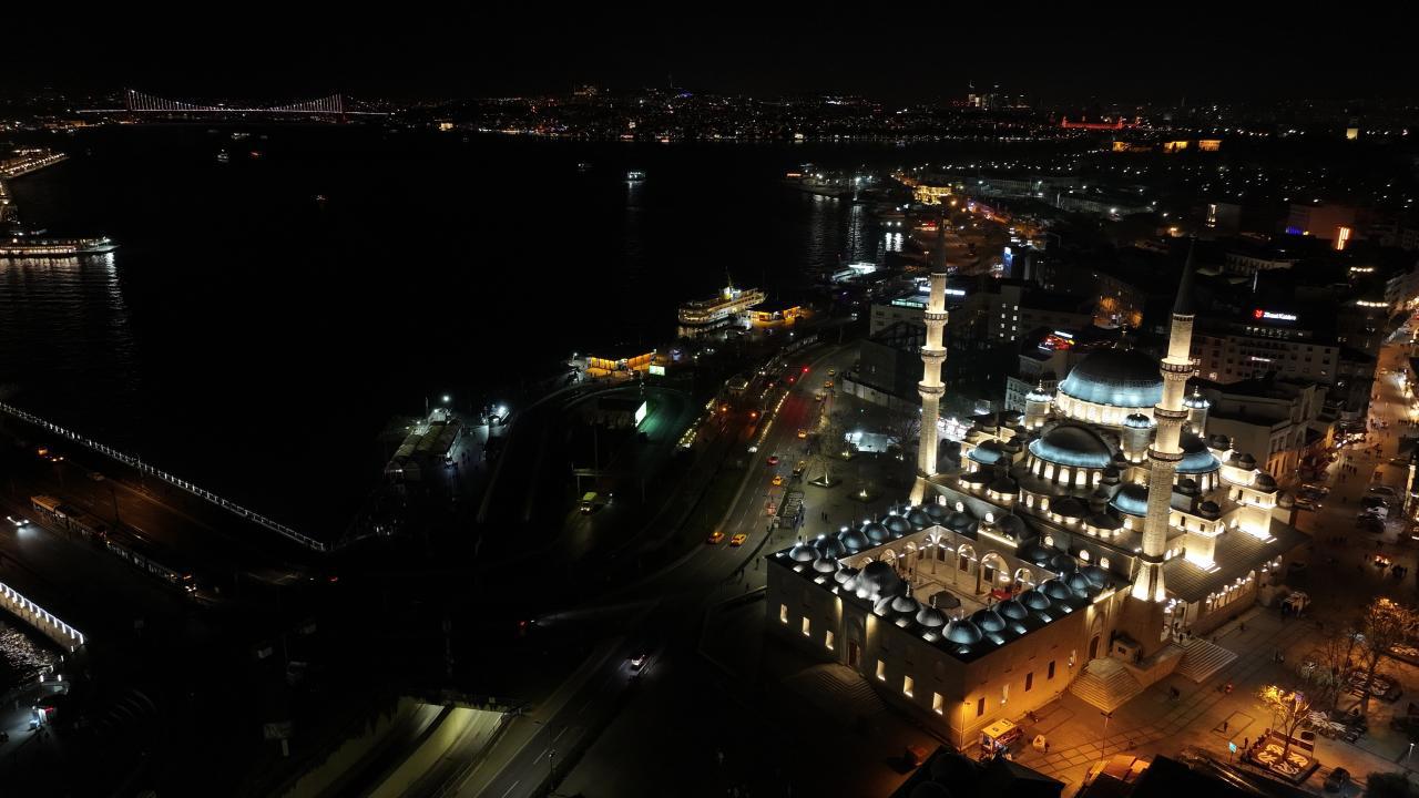 Miraç Kandili'nde Dualar Yükseldi