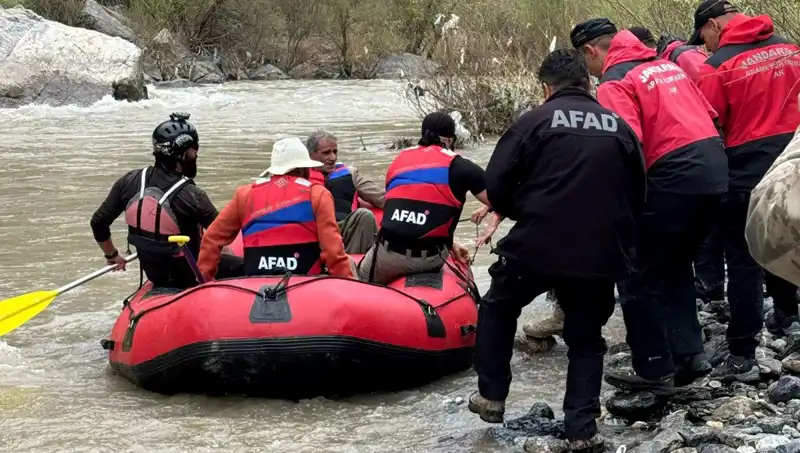 Zap Suyunda Mahsur Kalan Dört Kişi Başarıyla Kurtarıldı