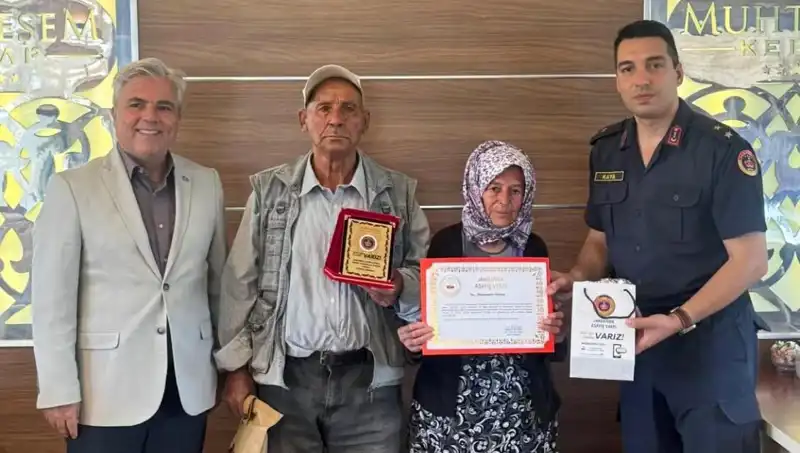 Duyguların Ön Planda Olduğu An: Tek Evi Jandarmaya Bağışladılar