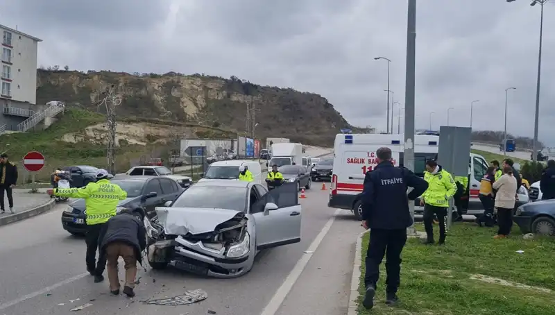 Sinop'ta Feci Kaza: Otomobiller Çarpıştı, Ölü ve Yaralılar Var!