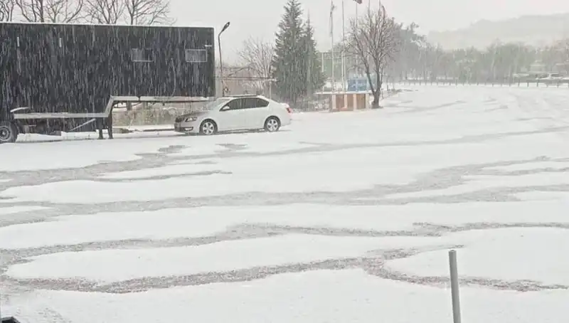 Tekirdağ'da Ceviz Büyüklüğünde Dolu Yağışı: Doğa Adeta Bembeyaz Oldu!