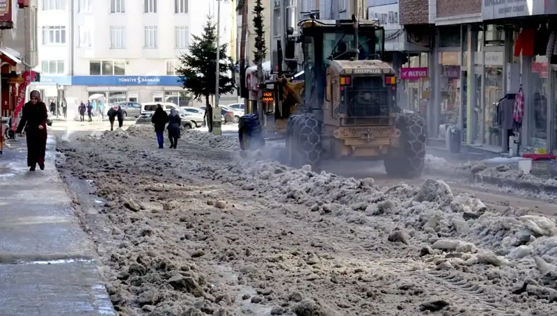 Sarıkamış'ta Kışa Hazırlık: Kar ve Buz Temizleme Çalışmaları Başladı
