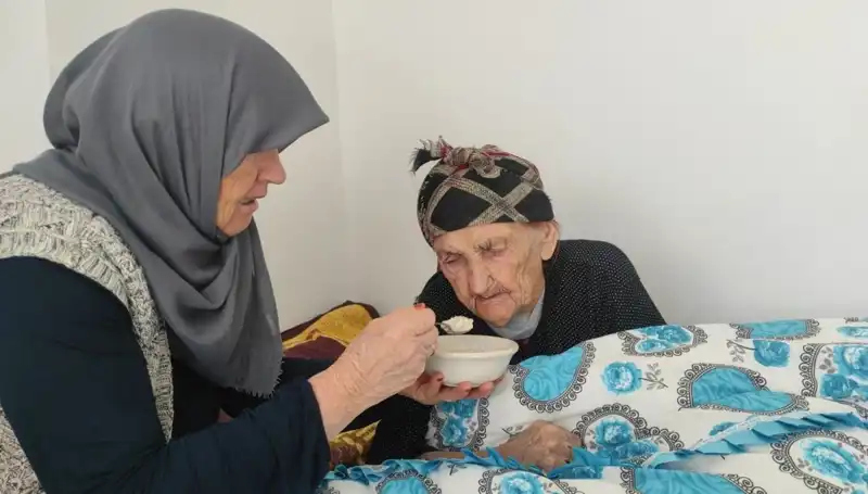 102 Yaşındaki Kezik Nine'nin Sırrı: Hayatı Boyunca Hiç Doktora Gitmemesi!