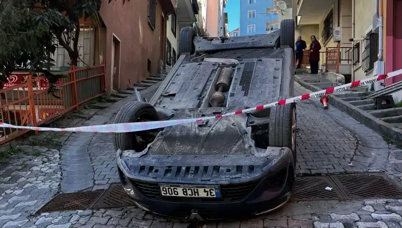 El Freni Çekilmeyen Otomobil Takla Attı: O Anlar Güvenlik Kamerasına Yansıdı