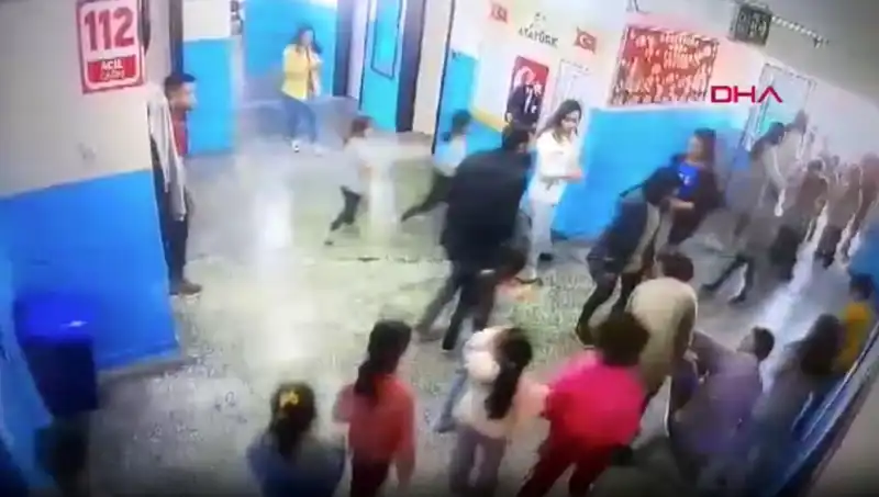 Bayılan Öğrencinin Hayatı, Müdür Yardımcısının Cesaretiyle Kurtarıldı