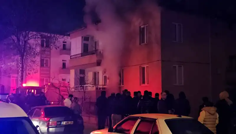 Çorum'da Korkutan Yangın! Apartmanda 10 Kişi Tedavi Altına Alındı