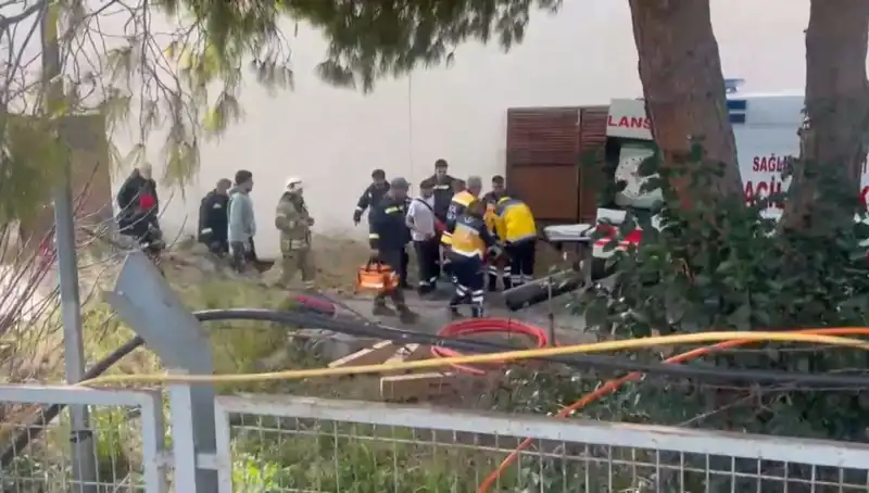 İstanbul'da Trafo Patlaması: İşçi Hayatta Kalma Mücadelesi Veriyor