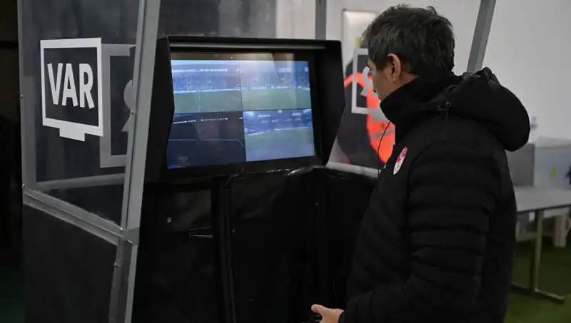 Beşiktaş-Gaziantep FK Maçında Alman VAR Hakemi İle Yenilikçi Bir Yaklaşım