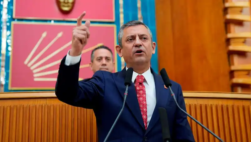 Özgür Özel, İBB Soruşturmasına Sert Tepki Gösterdi: Neler Oluyor?