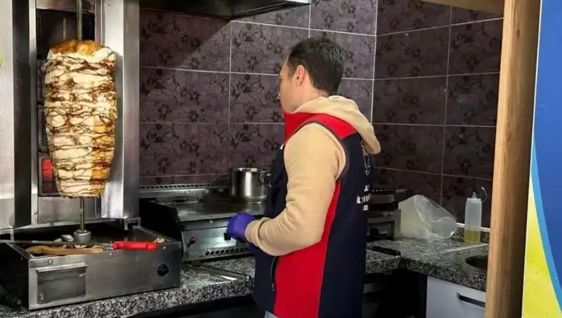 Tavuk Döner Uyarısı: Restoranlara Baskınlar Artıyor, Neler Oluyor?
