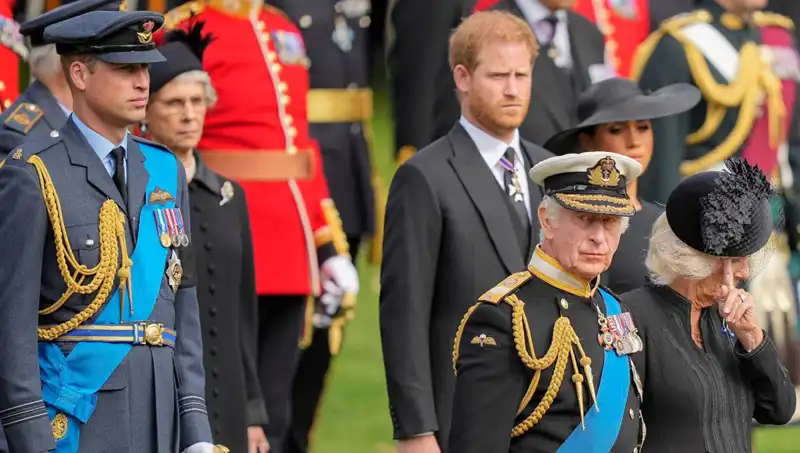 Kral Charles'ın Prens Harry ile Diyalog Kuramaması, Aile İlişkilerini Derinleştiriyor