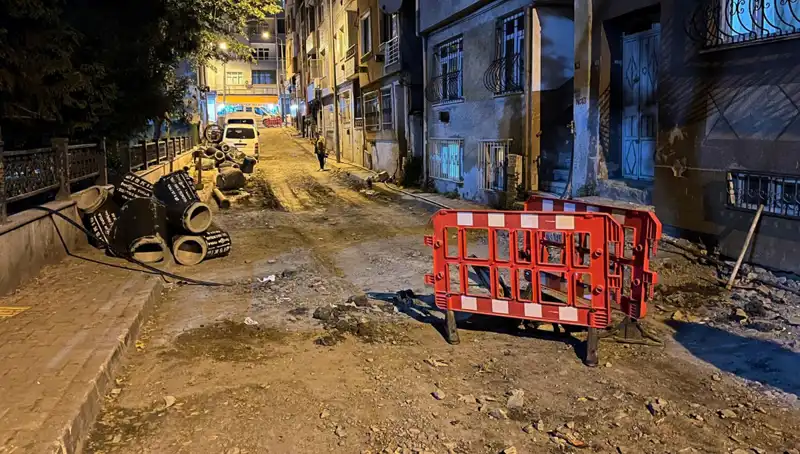 Bayrampaşa'da Altyapı Çalışmalarında Beklenmedik Patlama: Sokaklar Kapanmak Üzere!