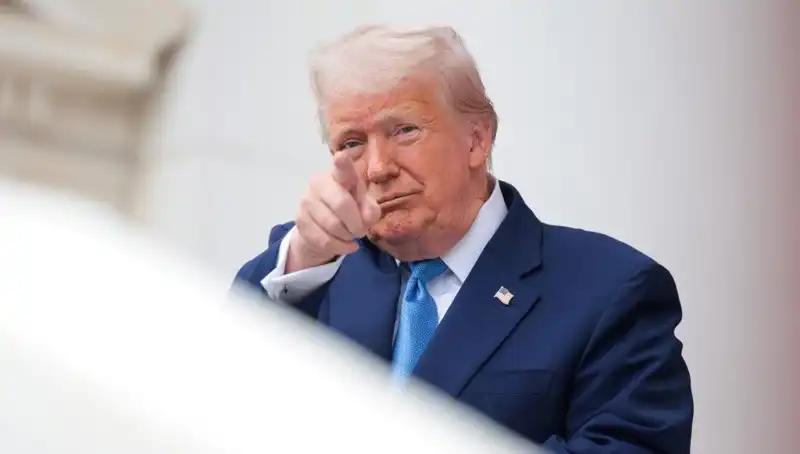 Adalet Bakanlığı'ndan Şok İddia: Trump'ın Epstein Belgelerinde Adı Geçiyor!