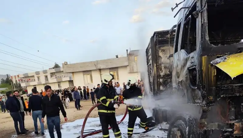 Park Halindeki İki TIR'ın Alev Alev Yanması Şehirde Şok Etkisi Yarattı