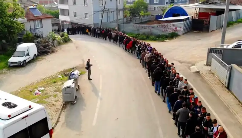 Bursa'da Bayramlaşma Geleneği: 1 Kilometrelik Kuyruk Oluştu!